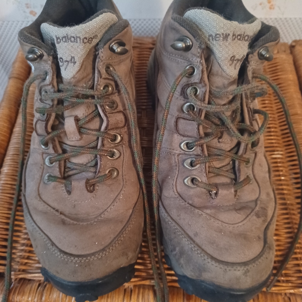New Balance 974 Hiking Shoes Mens Size 8 Brown Suede MW974BR Waterproof,